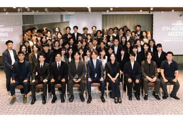 ミギナナメウエ