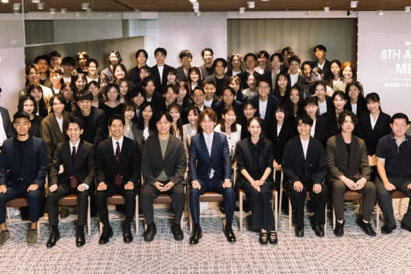 ミギナナメウエ